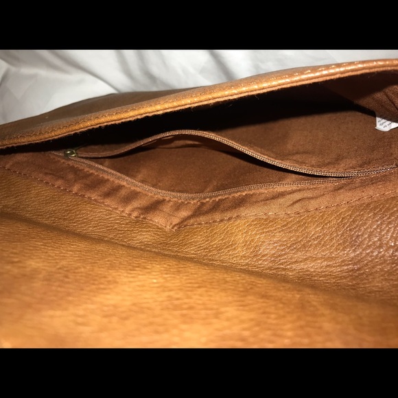 🚫SOLD🚫 ALDO Tan Studded Clutch (discontinued) - Picture 5 of 8